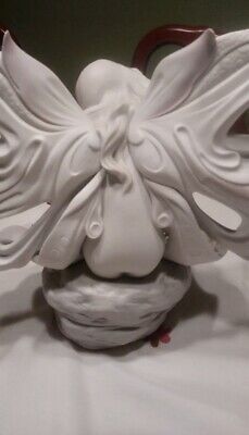 NIB! Lladro 6968 Lady Butterfly Retired. 12”Hx14”W. Ships NIB! Lladro 6968 Lady Butterfly Retired. 12”Hx14”W. Ships