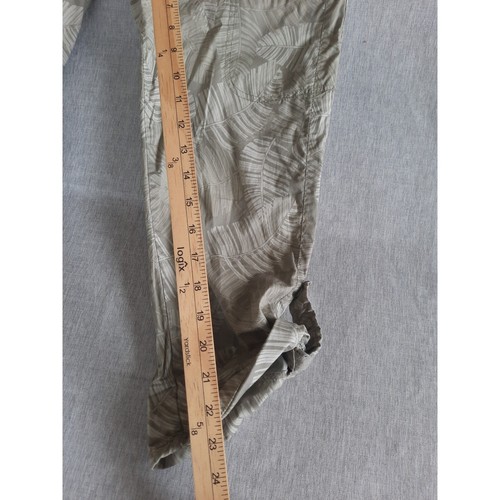 Democracy Women Sz 8 Capri Pants Light gray Pattern Design Cargo Style Pockets - Picture 2 of 8