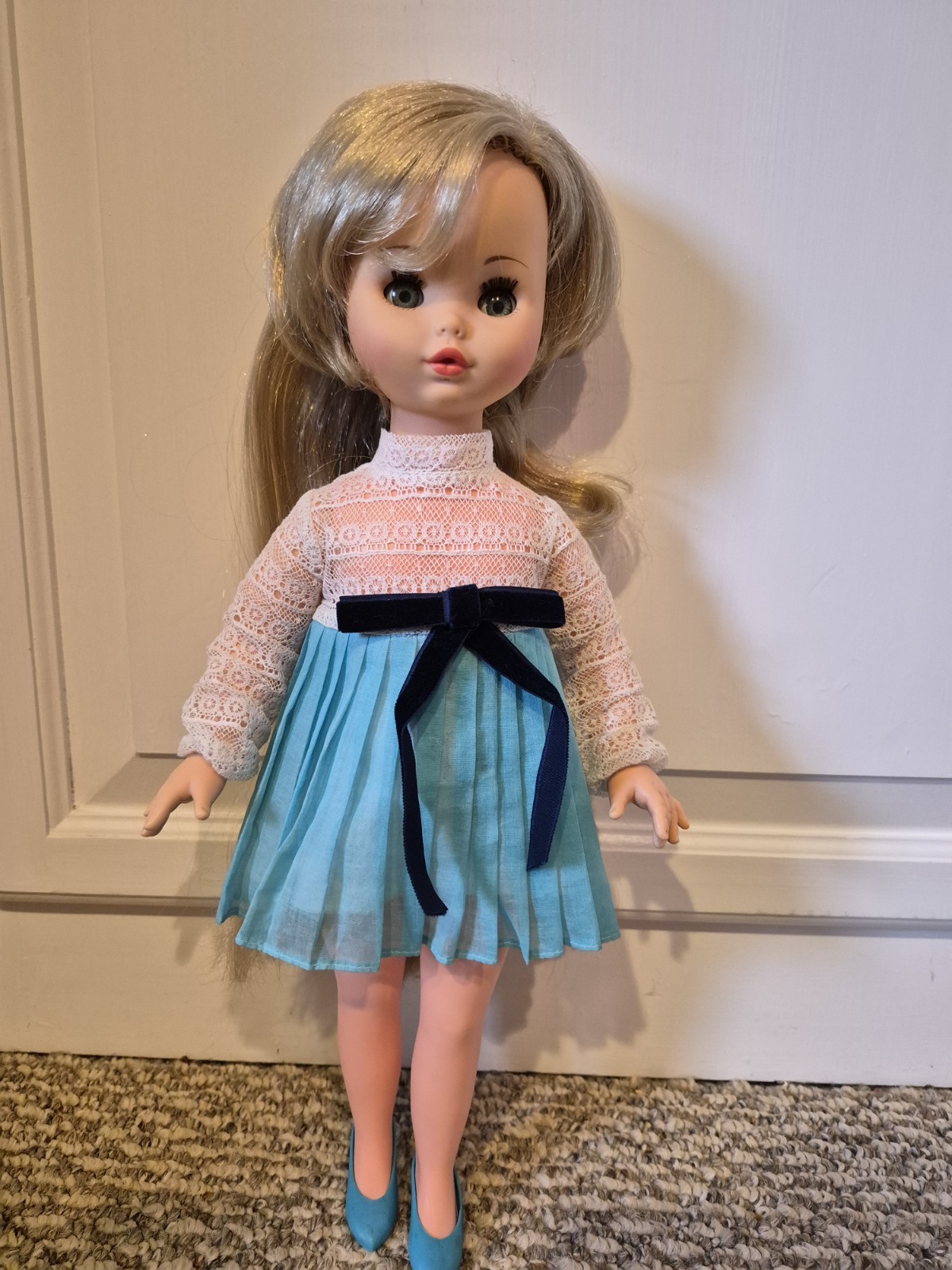 BRAZILIAN ESTRELA CRECY GROW HAIR DOLL W/ OUTFIT & SHOES - I