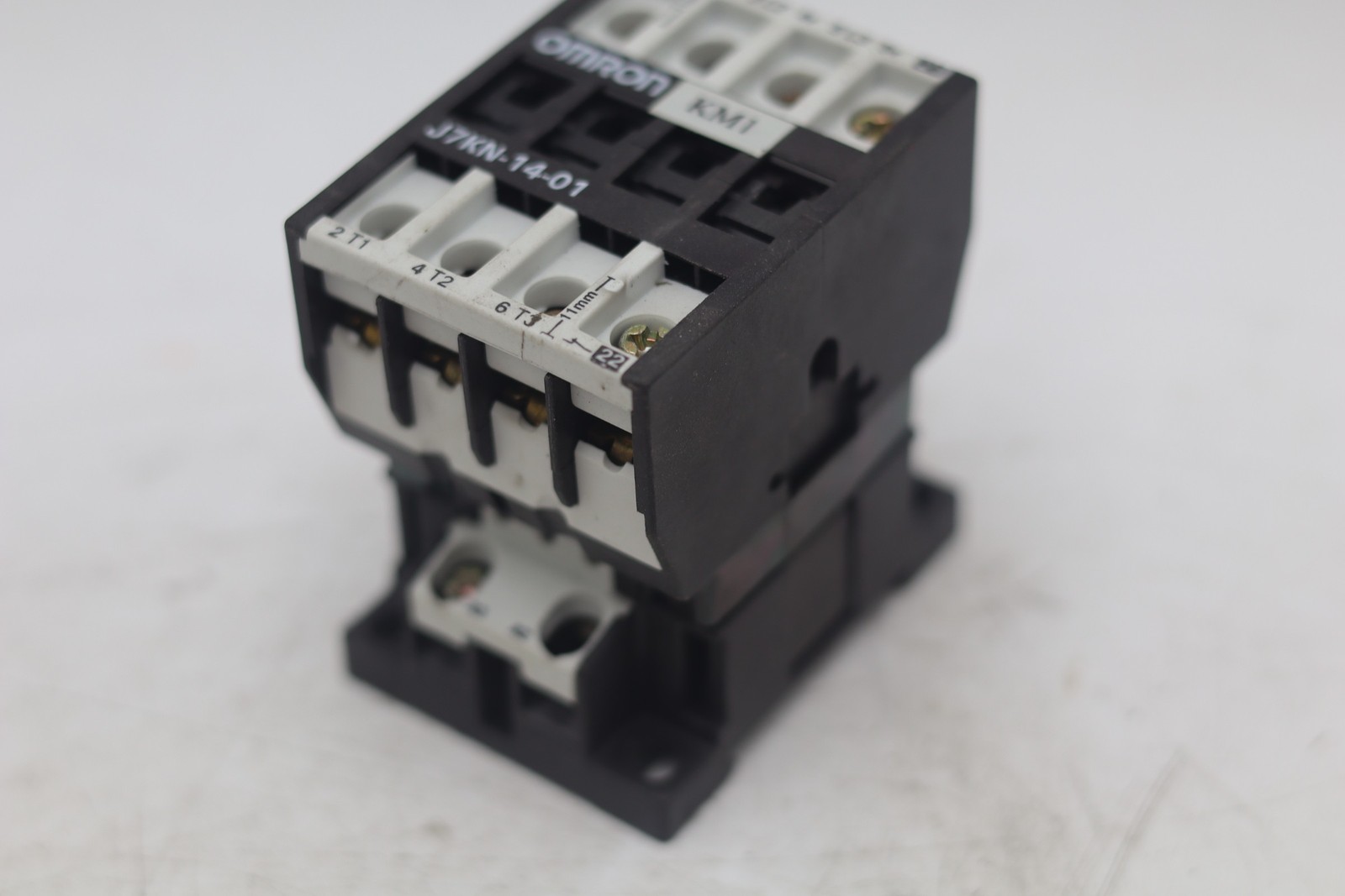 Omron J7KN-14-01 690V