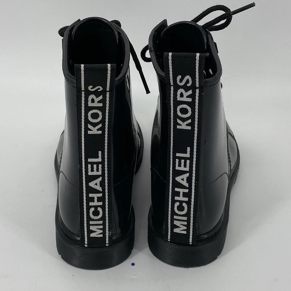 Botas Michael Kors de segunda mano de charol negras para mujer con correa trasera con logotipo talla 7 Foto 3 de 4