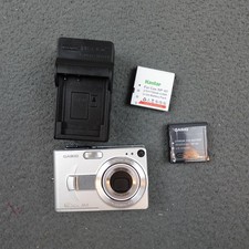 Casio Exilim EX-Z40 Digital Camera 4MP 3X Zoom FOR PARTS Charger & 2 Batteries