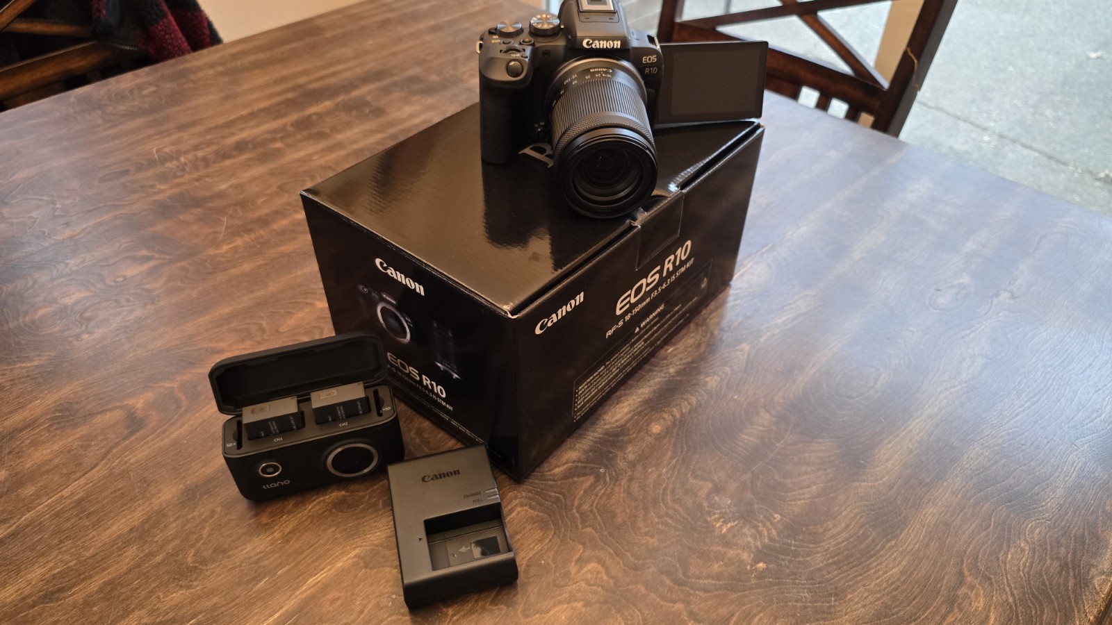 Canon EOS R10 Mirrorless Camera with RF-S 18-150mm Lens F3.5-6.3 Is STM Kit