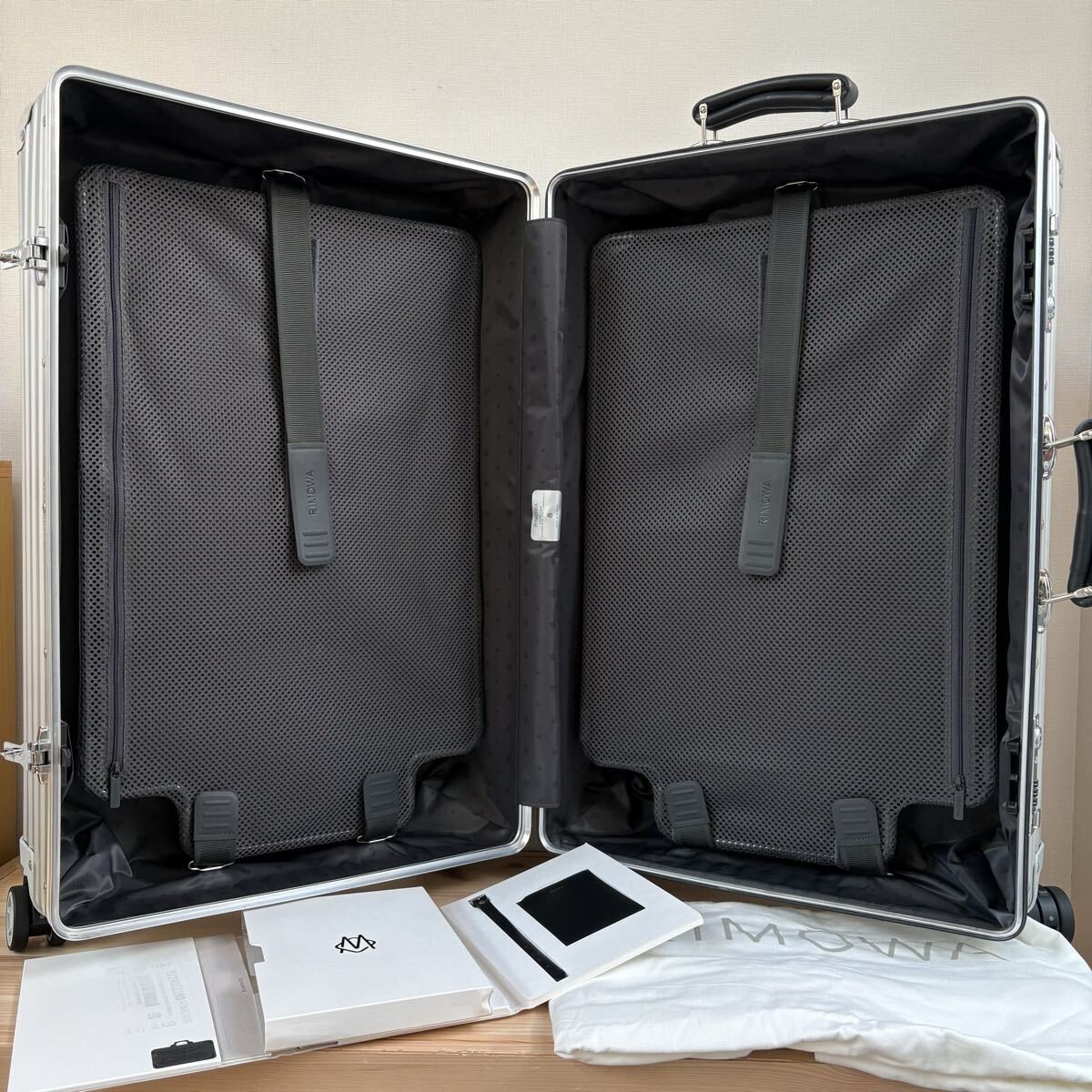 Rimowa Classic Check-In M Lufthansa 61L Silver 4 wheels Carry Case