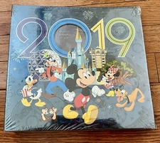 DISNEY Parks Walt Disney World 2019 PHOTO ALBUM Holds 200 4"x6" Photos