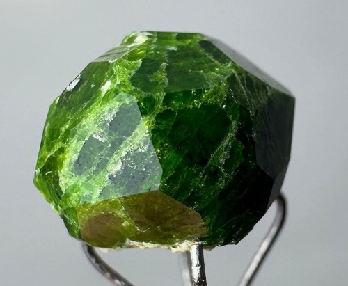 Cristallo granato demantoide verde ultra raro 6,45 carati da @Afg - Foto 8 di 10