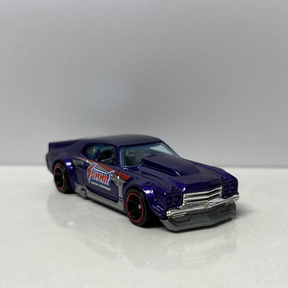 1970 70 Chevy Chevelle SS Race Car Collectible 1/64 Scale Diecast Diorama Model