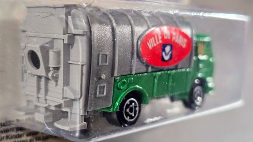 Vintage Majorette Mercedes-Benz Garbage Truck Ville de Paris / #218 / France - Picture 5 of 7
