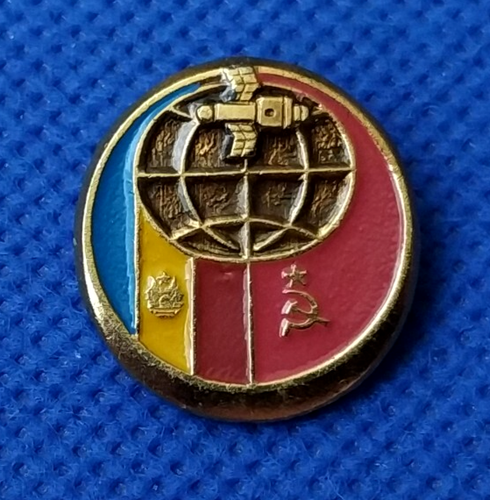 Soyuz 40 Interkosmos Soviet Space Pin Badge Salyut Station Prunariu USSR Romania