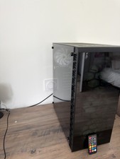 unité centrale pc gaming avec clavier et sourie RGB