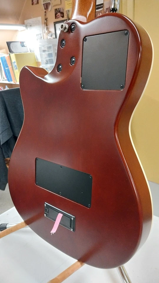 Guitarra Godin Ultra A6 Foto 3 de 4