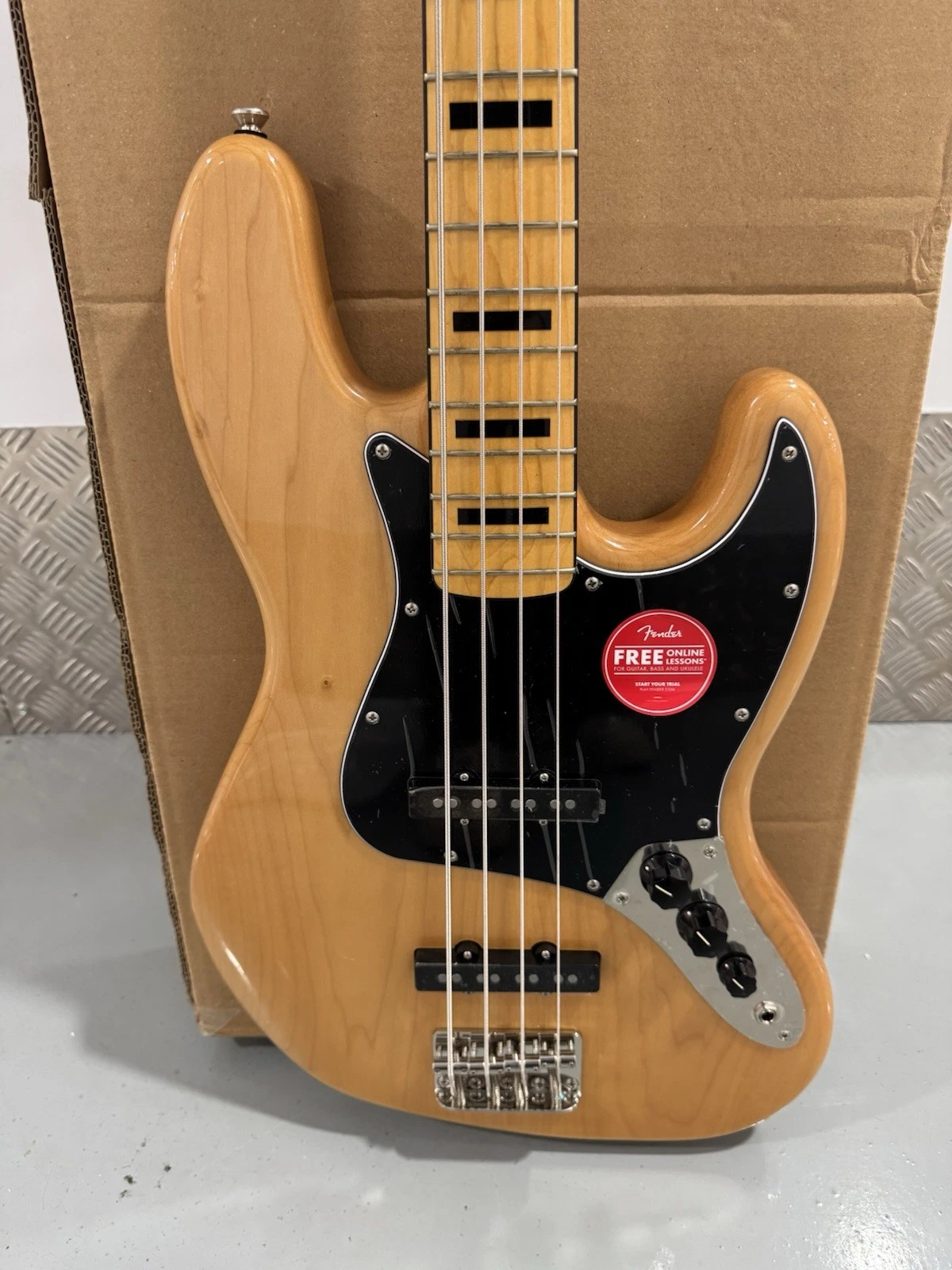 Squier Fender Classic Vibe Active 70s Jazz Bass Ocean Turquoise Guitar Brand New 3