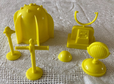 Vintage 1970s Marx Galaxy Command Playset Yellow Accesssories