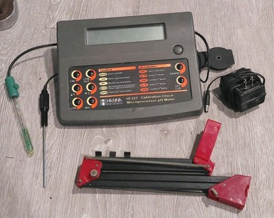Hanna HI 221 Calibration Microprocessor PH Meter w/ Probe + Glass Electrode 