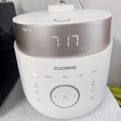 CUCKOO IH Schnellreiskocher / CRP-LHR0610FGW / nur für 6 Personen 220V