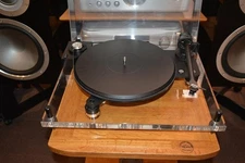 (US Duty Free) Pro‑JECT Perspective Turntable 33 rpm,60 Hz Compatible Motor