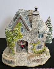 Lilliput Lane Snow Cottages Yuletide Treats Octagonal Market