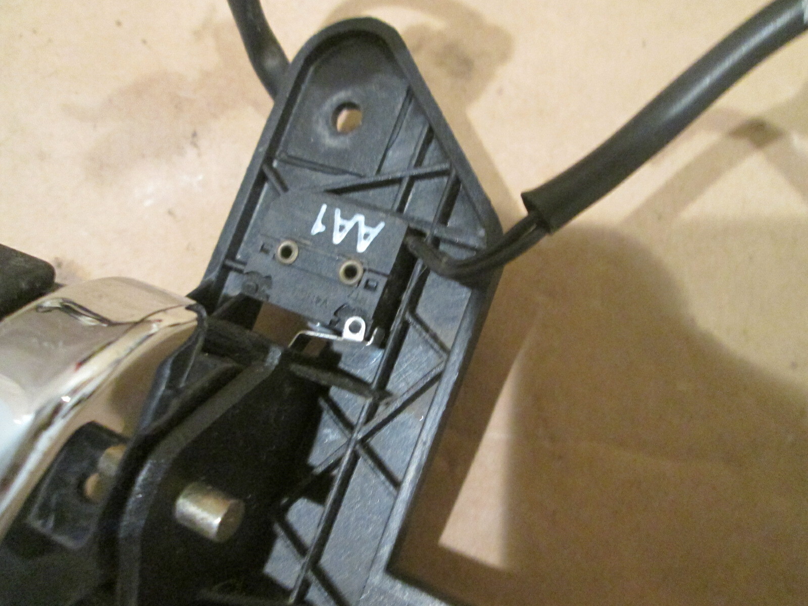 Maserati 4200 - RH Interior Door Handle P/N 67236800 
