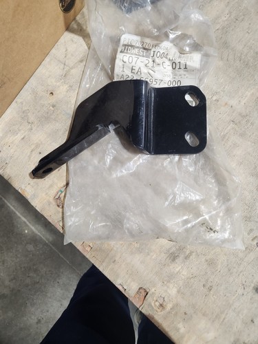 Freightliner A22-66957-000 Mounting Bracket Fairing, Lower, Forward - Picture 5 of 6