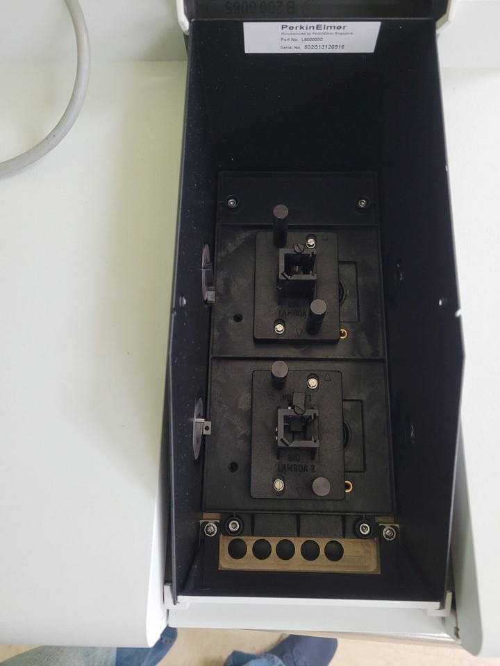 PE UV Vis Spectrometer Lambda 35 Great Shape 2 Sets Of UV Cuvettes Pe uv vis spectrometer lambda 35 great shape 2 sets of uv cuvettes
