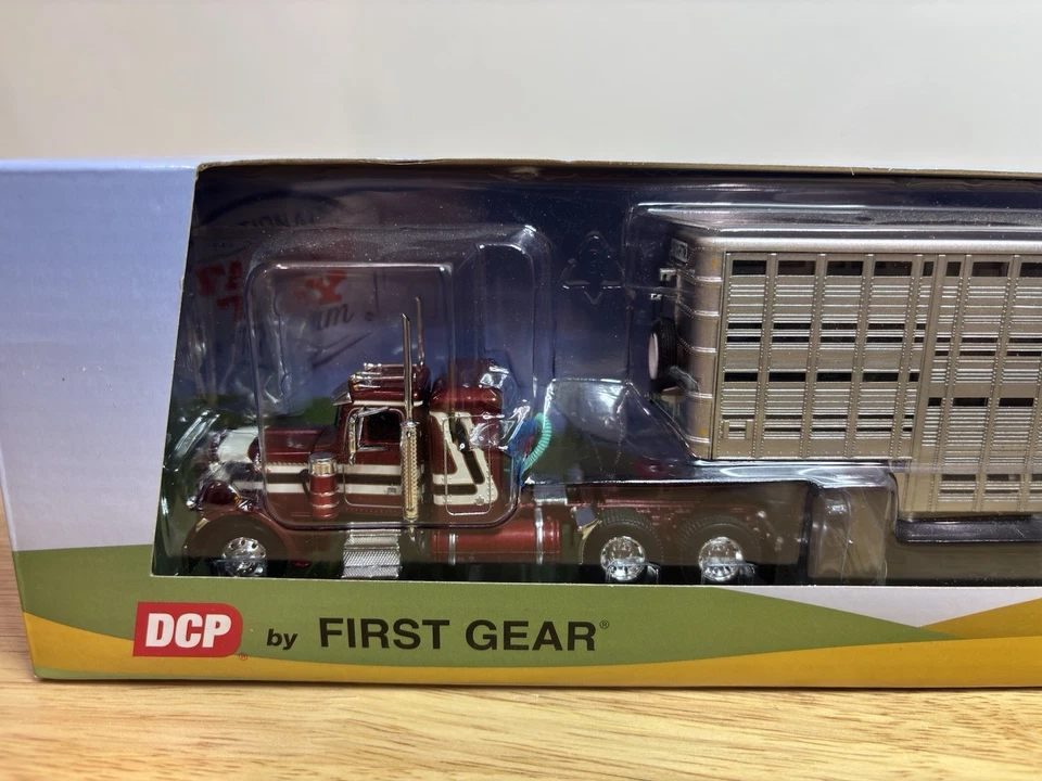 DCP 1/64 Red Peterbilt 359 w/ Wilson 45' Vintage Livestock Trailer - Image 2 of 4