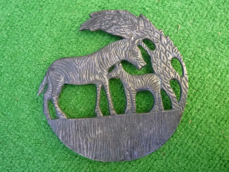 VINTAGE METAL HORSE / ZEBRA TRIVET - MARE & COLT GRAZING NEAR A TREE - HEAVY