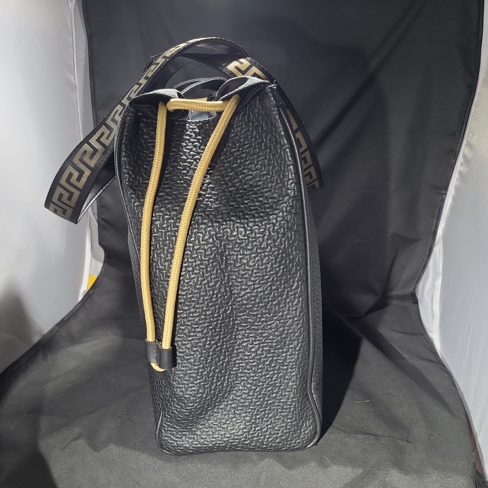 🔥 VERSACE PARFUMS BLACK E.U.C. FOLDING TRAVEL TOTE BAG. BLACK & GOLD DETAILS 🔥 image 5