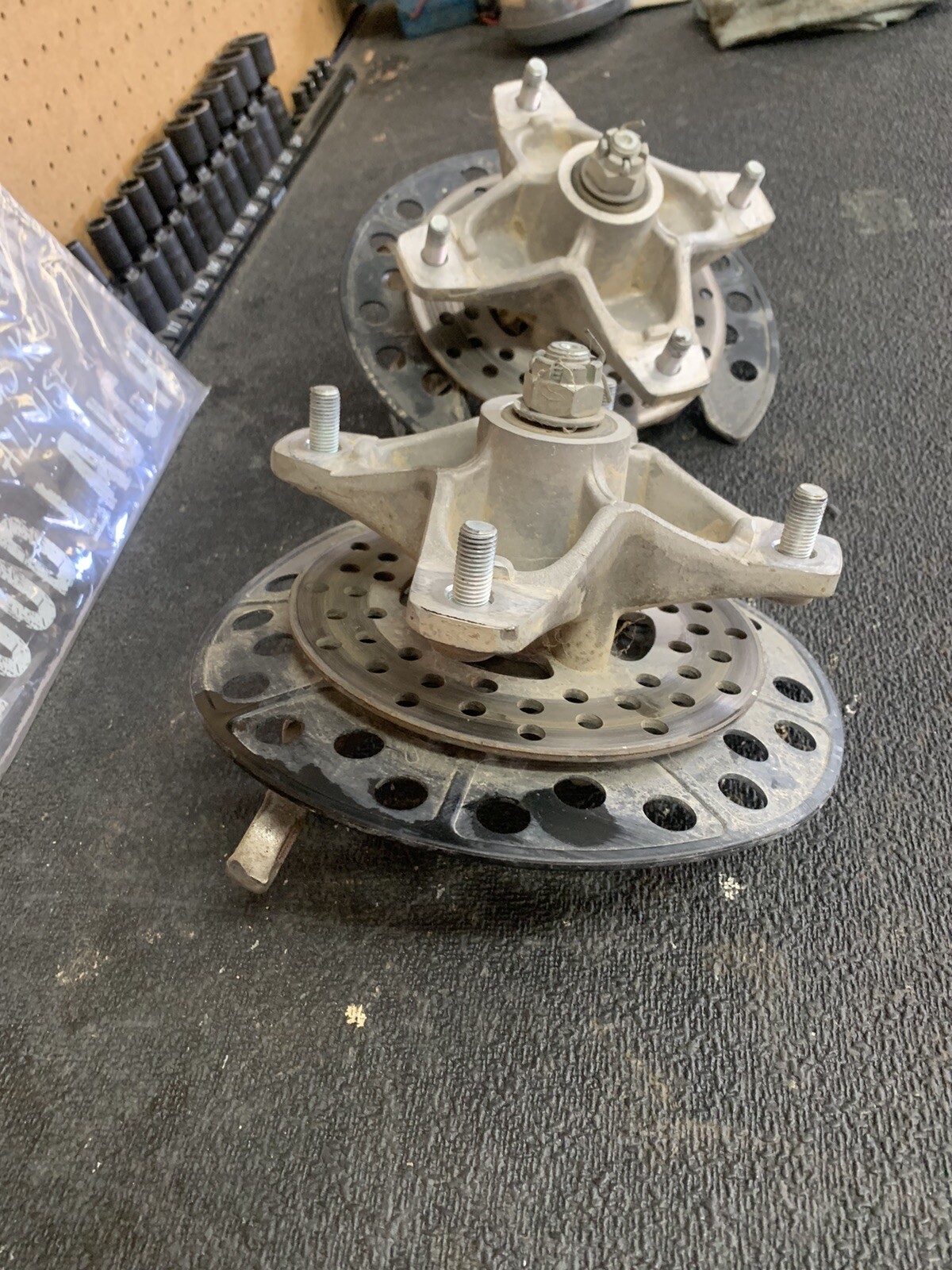 OEM YAMAHA YFZ450 YFZ 450 RAPTOR 700 FRONT WHEEL HUBS SPINDLES SET 04