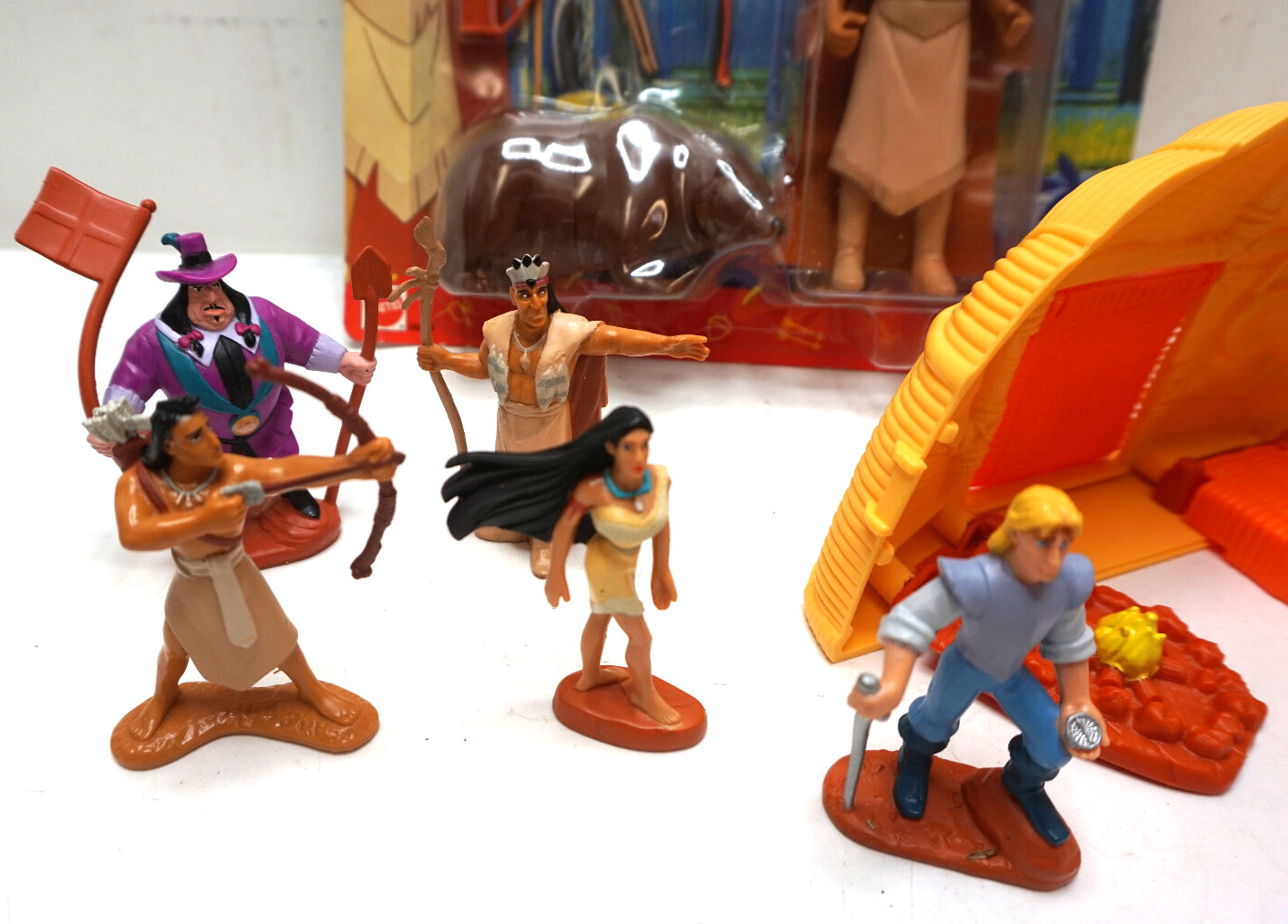 VINTAGE DISNEY POCAHONTAS ACTION FIGURES CHIEF POWHATAN ONCE UPON A TIME PLAYSET