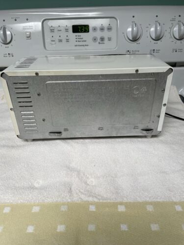 Magic Chef Mini Toaster Oven & Broiler Model 678 White with Rack and tray - Picture 8 of 10