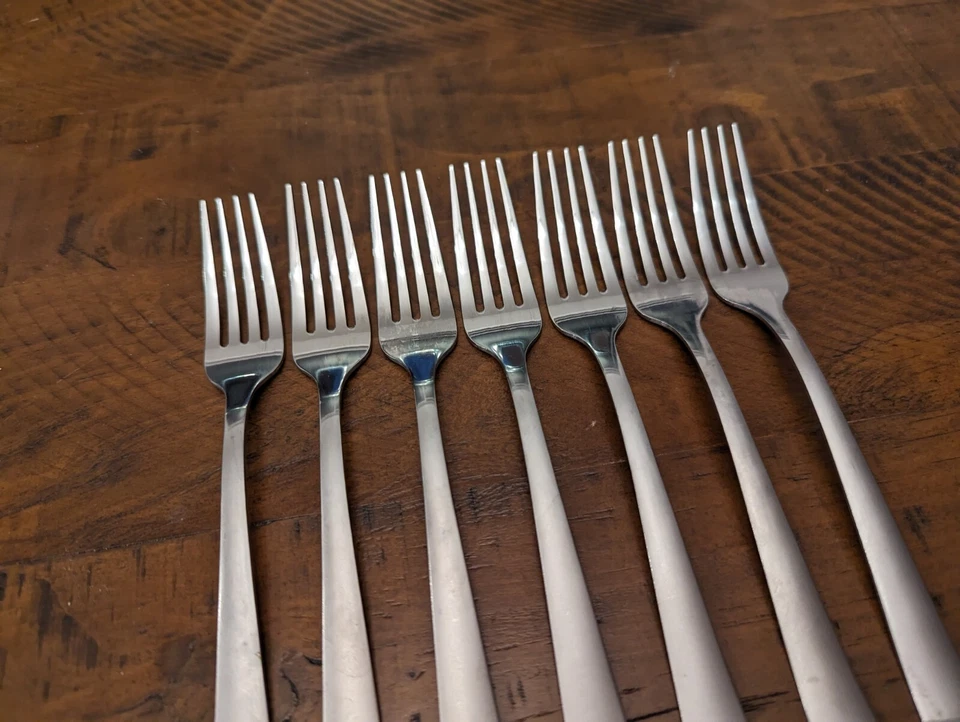 44 cucharas de cubiertos de acero inoxidable Cambridge Gratitude tenedores cuchillos para servir Foto 3 de 4