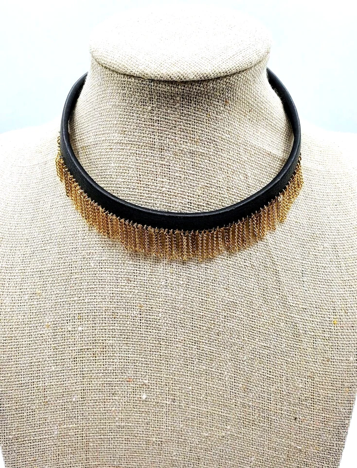 Collar Gargantilla Firmado Jessica Simpson Tono Dorado Flecos Banda Cuero Negro 11" Foto 3 de 4
