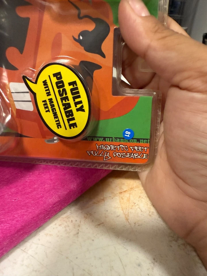 Rare Citizen Urban Icon Crew 1 Max and B.k esdjco Clothing Figurine - Image 2 of 4