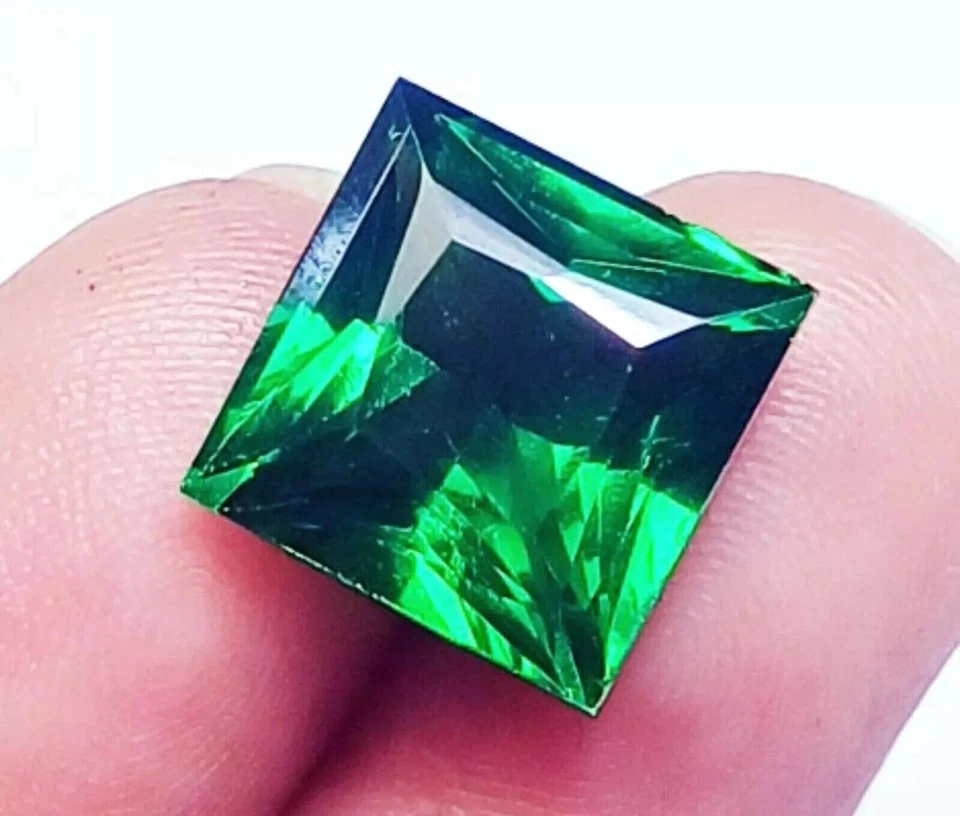 Piedra preciosa suelta certificada corte princesa 9-11 quilates granate tsavorita natural VVS Foto 4 de 4