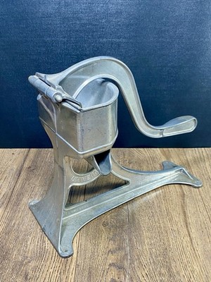 Universal Cast Aluminum Manual Juicer / Hand Press ~ Made in USA ~ LF&C ~Vintage