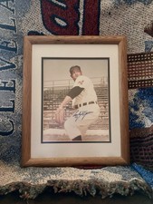 Cleveland Indian Early Wynn  Autographed MLB Baseball Player Original Photo