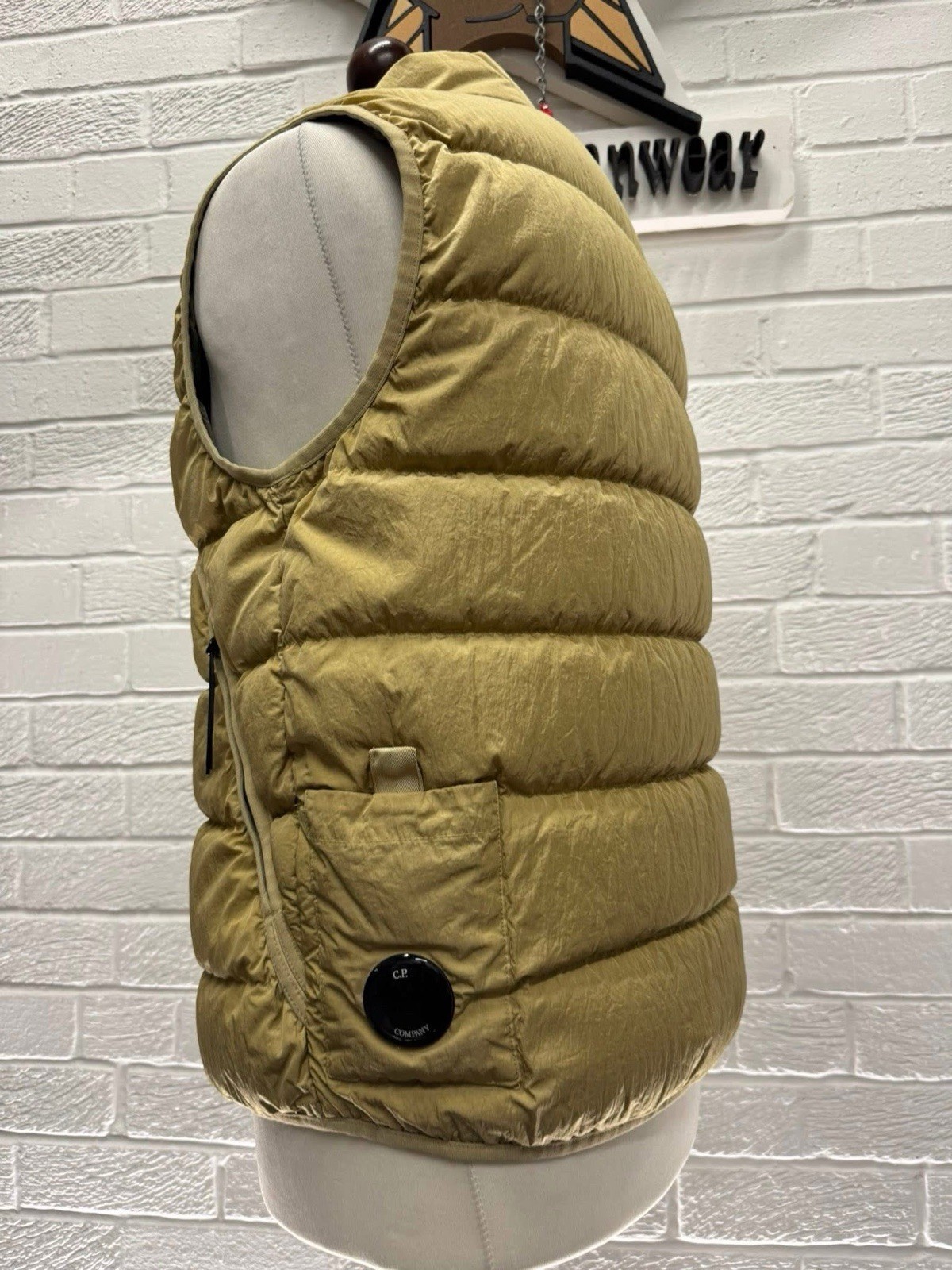 BNWT CP COMPANY 030A ECO CHROME DOWN GILET VEST IN VINTAGE KHAKI thumbnail 7