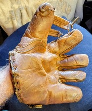 1940's New York Yankee's CHARLIE KELLER Hall of Famer Glove!