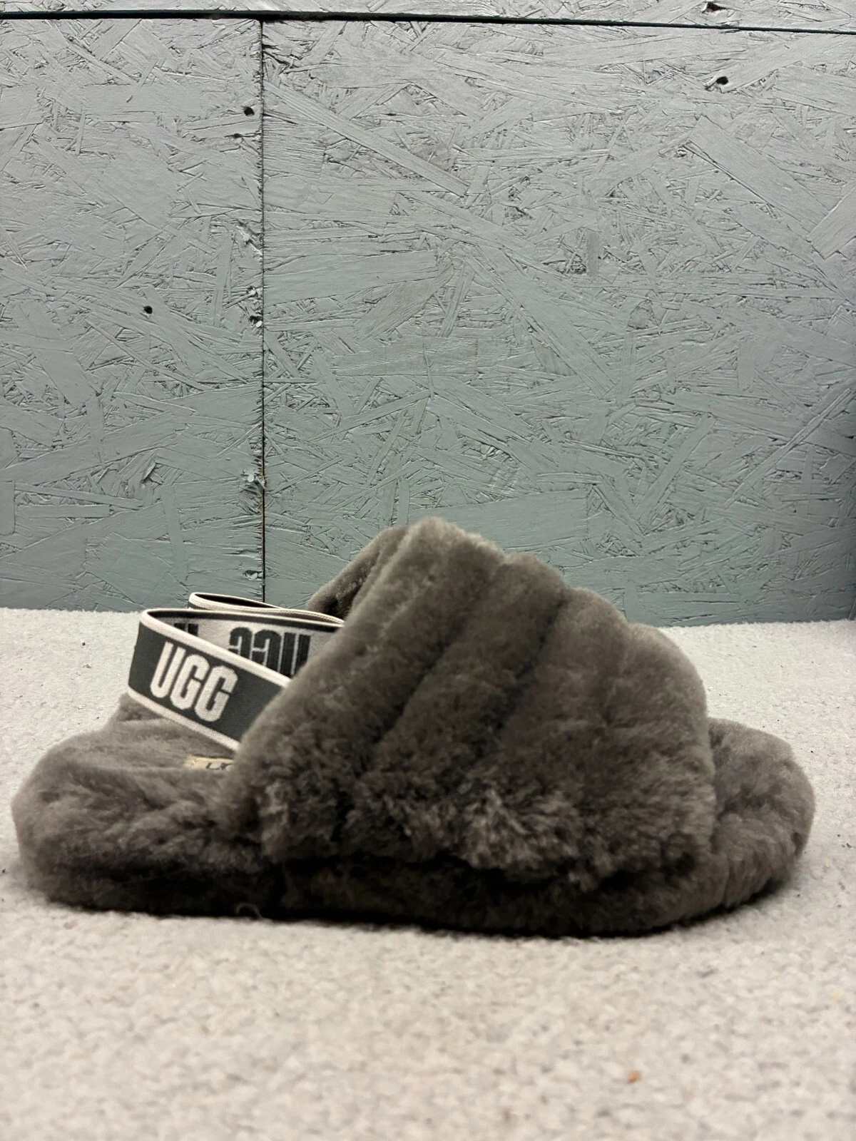 UGG Fluff Yeah Slide pantofole grigio giovani taglia 3 sandali pelosi pelle di pecora ragazze