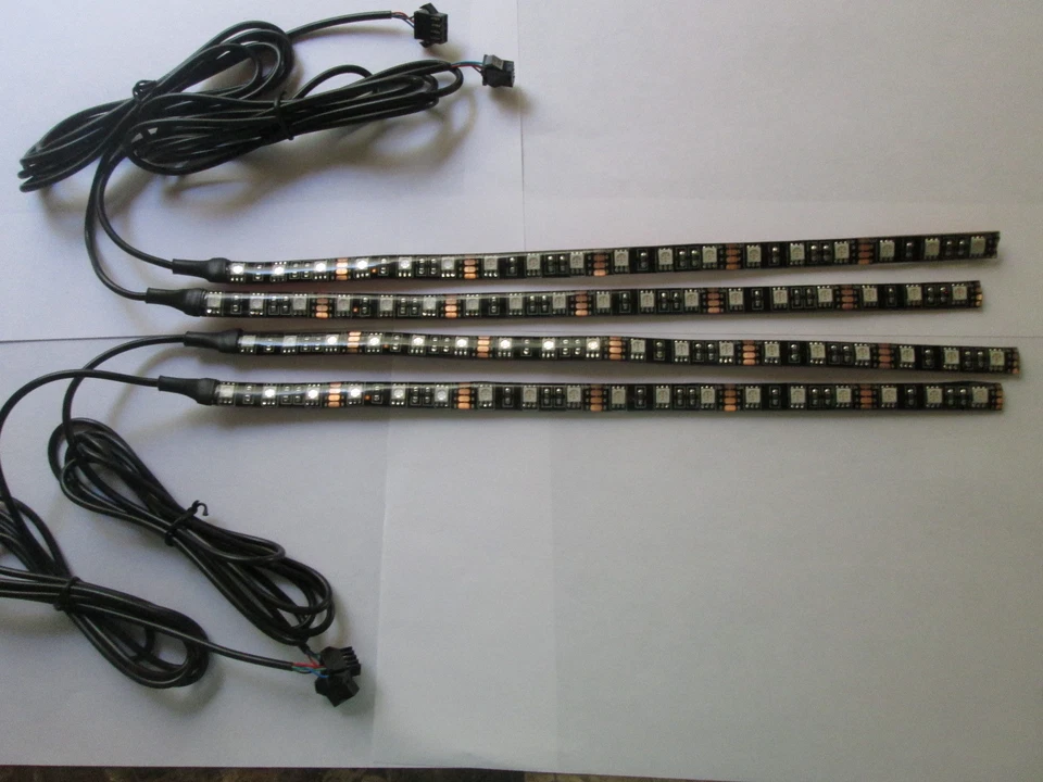 DIVISOR MULTICOLOR 4 TIRAS RGB 18 LEDES CADA UNO Y 4 VÍAS SE ADAPTA A TODOS LOS VEHÍCULOS Foto 2 de 4