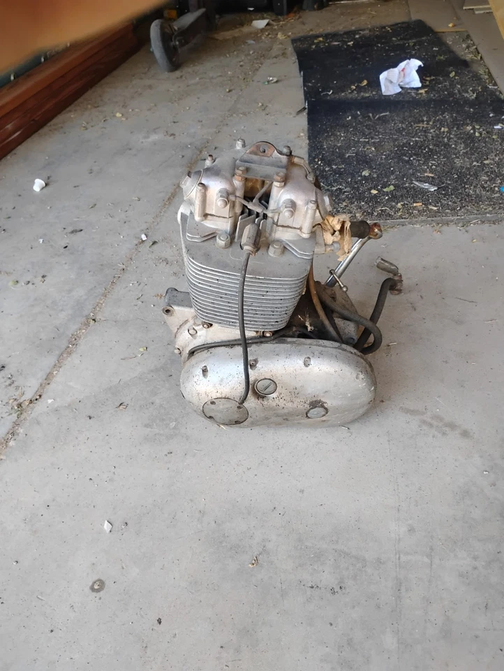 69 B44 Victory Special BSA 摩托车电机 — 第 2/4 张图片