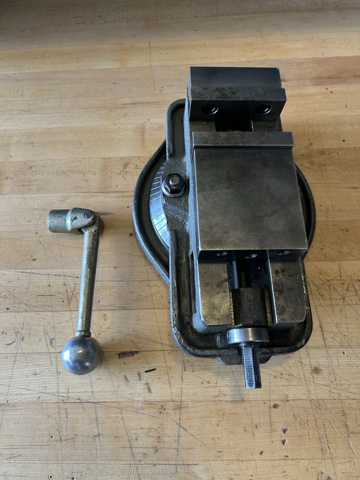 Kurt D30 3” AngLock Milling Machine Vise w/ Swivel Base