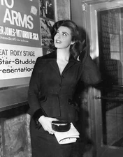 TINA LOUISE   8X10 PHOTO Z3858