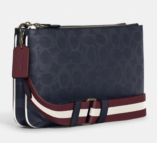 Coach Everett Tracolla in tela firmata con motivo a varsity