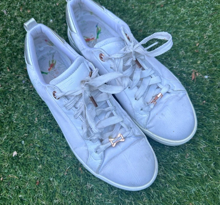 Tenis Ted Baker London para mujer blancas florales RAILY talla 8,5 Foto 2 de 4