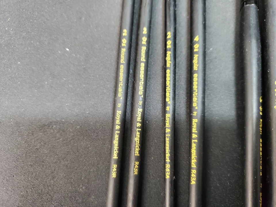 10 Royal & Langnickel Essentials Paint Brushes R43A, R43R, R43T, R43FB - Image 3 of 4