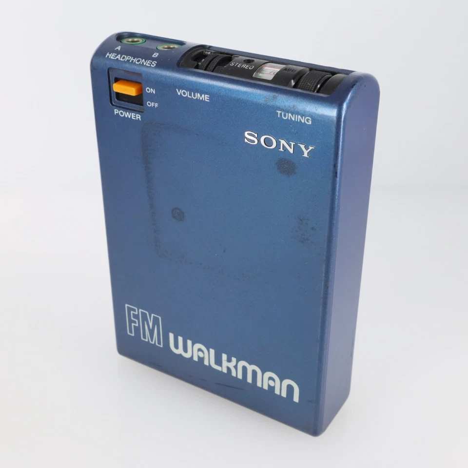 Primer modelo SONY FM WALKMAN SRF-40 FM 1980 funciona FM:76-90MHz de Japón Foto 2 de 4