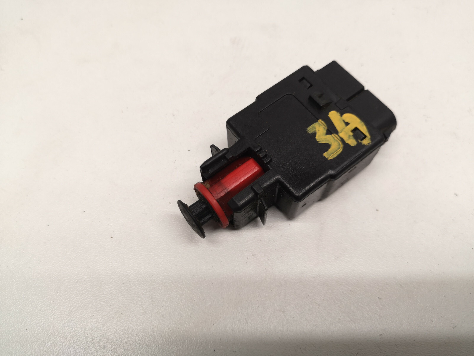 D50 BRAKE LIGHT SWITCH FOR BMW E34 61311382385 61.311382385 6131