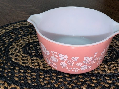 Pyrex Pink Gooseberry #473 1 Qt Round Casserole Dish vintage no lid Flawless