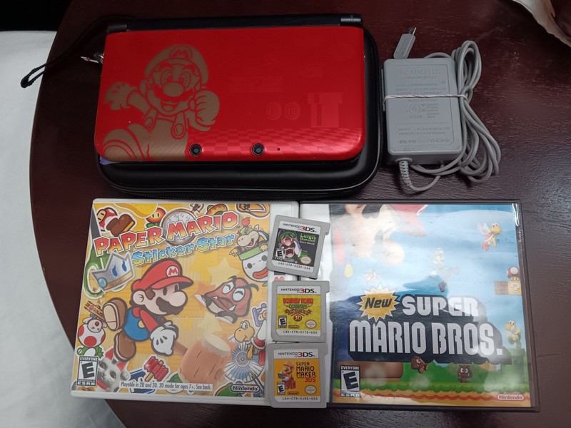 Nintendo 3Ds XL Super Mario Bros 2 Edition W/6 Games, Charger, & Travel Case 
